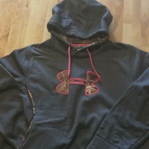 Pull over hoodie with front pocket